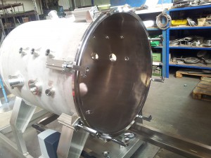 Vacuum chamber for space simulation