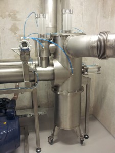 Maintenance of vacuum filtering system